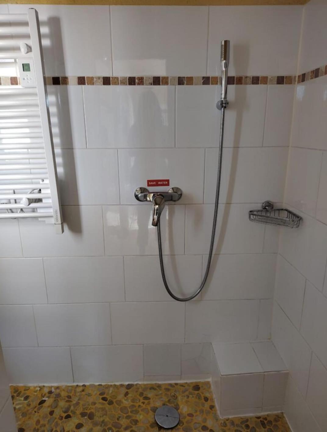 Dorm Hostel Camp Backpackers Marsilya Dış mekan fotoğraf